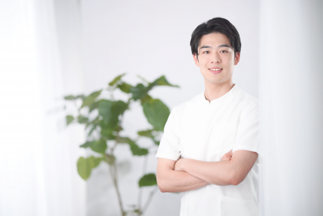 若い男性　清々しい笑顔