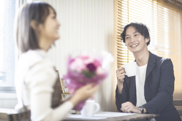 デート中の仲良しカップル