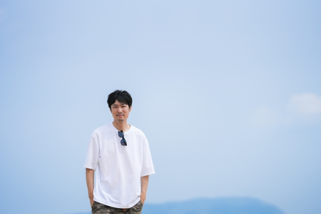 穏やかな男性の笑顔