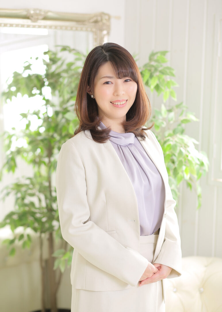 女性カウンセラー